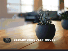 Tablet Screenshot of cedarwoodhousebandb.com